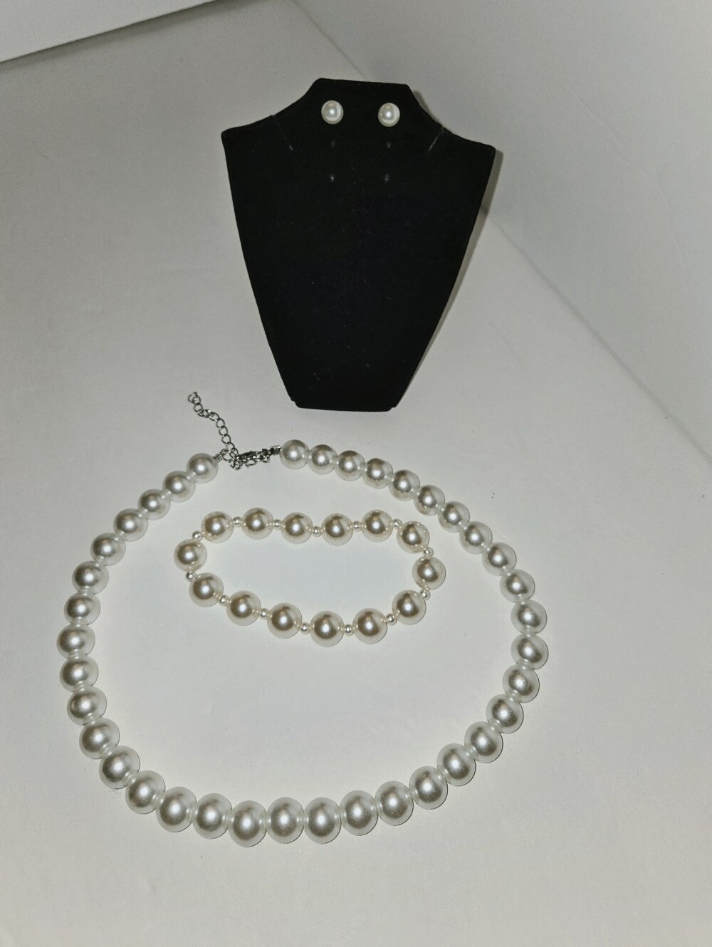 Classic Faux Pearl Set - Elegant Women Jewelry Earrings - Necklace - Bracelet